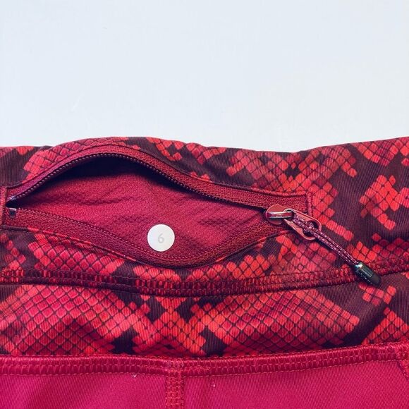 Lululemon x SoulCycle Run Pace Crop Snakeskin Legging Cranberry Red Skull Size 6 - Picture 7 of 12